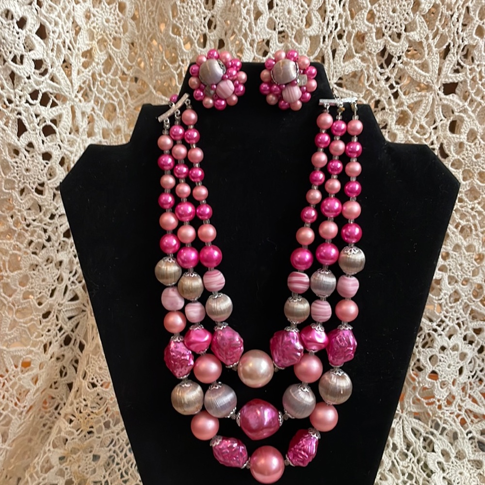 Vintage three tiered pink and beige necklace and earrings set.